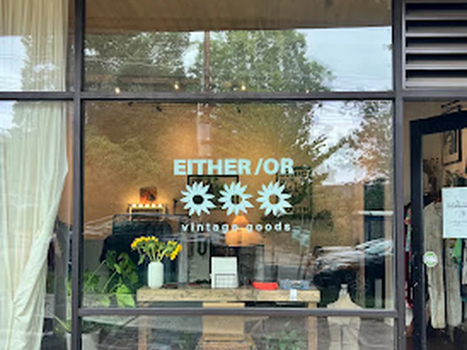 Either/Or Vintage, Seattle
