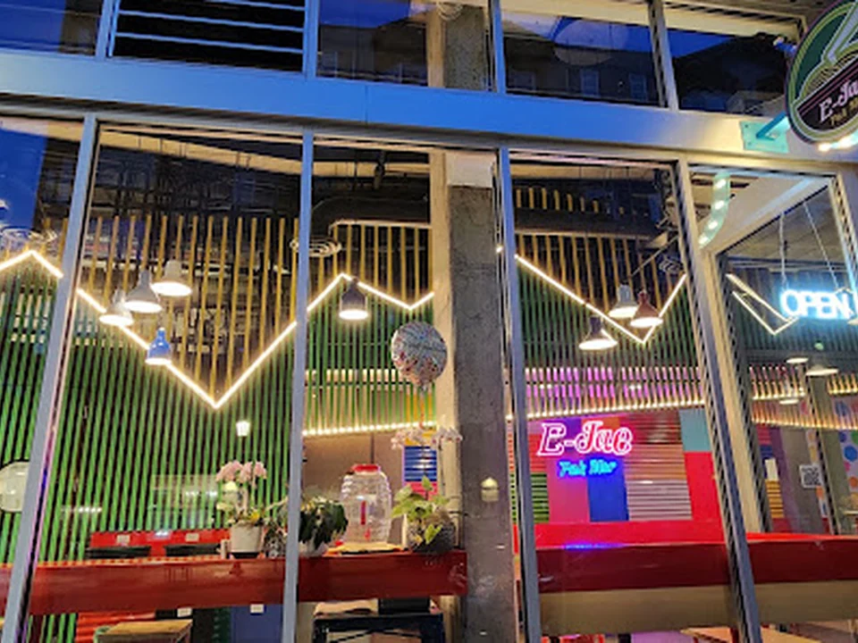 E-Jae Pak Mor, Seattle