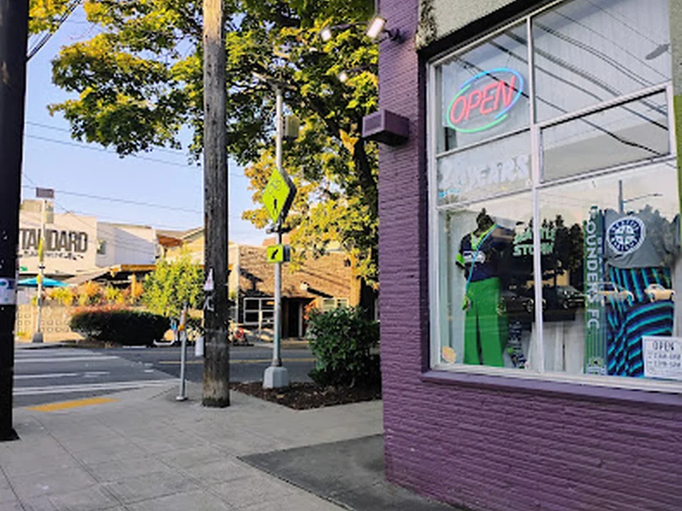Two Big Blondes Plus Size Consignment, Seattle