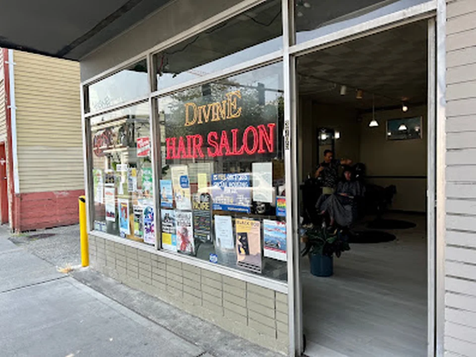 Divine Salon, Seattle