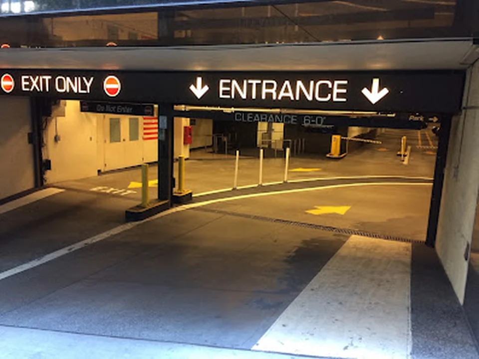 Safeco Plaza – Parking Garage – ParkABM, Seattle
