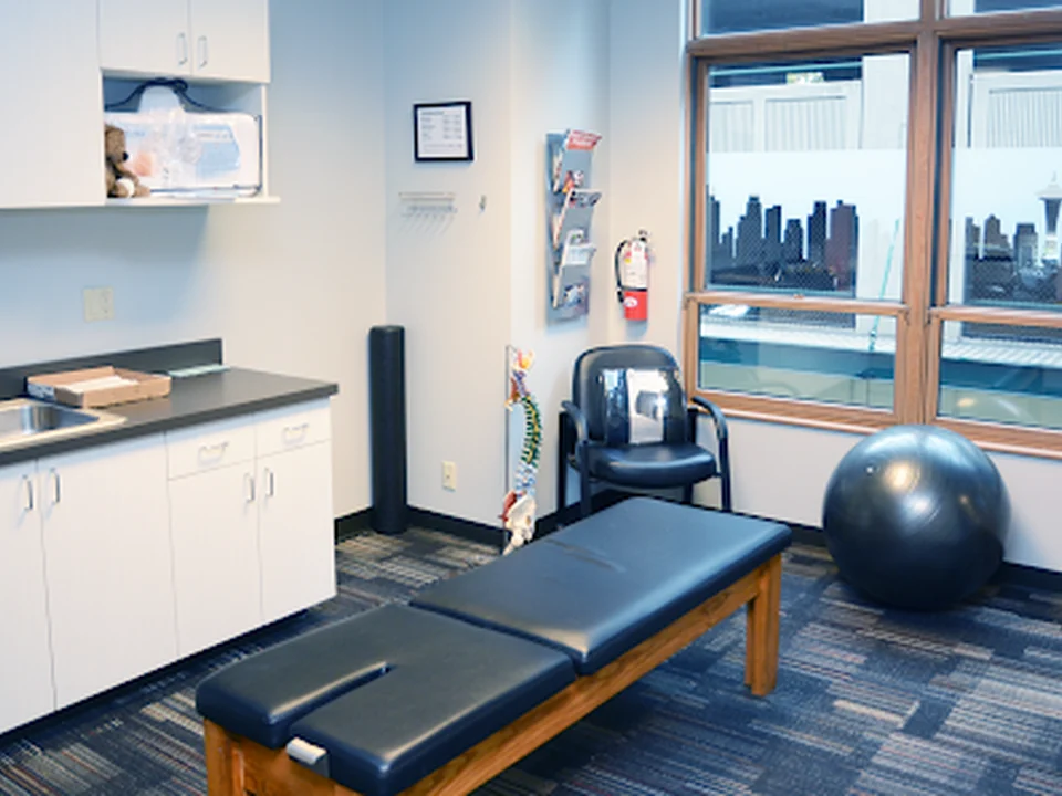 Chiroseattle - Tuttle DeLucchi Chiropractic