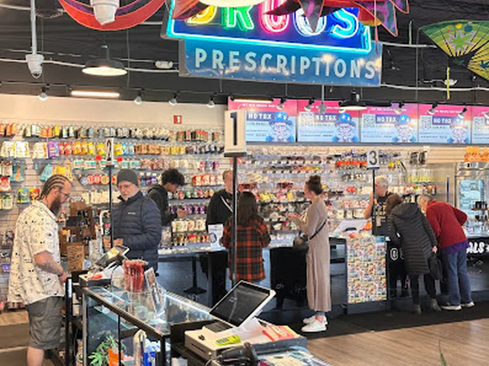 Uncle Ike's Dispensary Seattle White Center Outlet