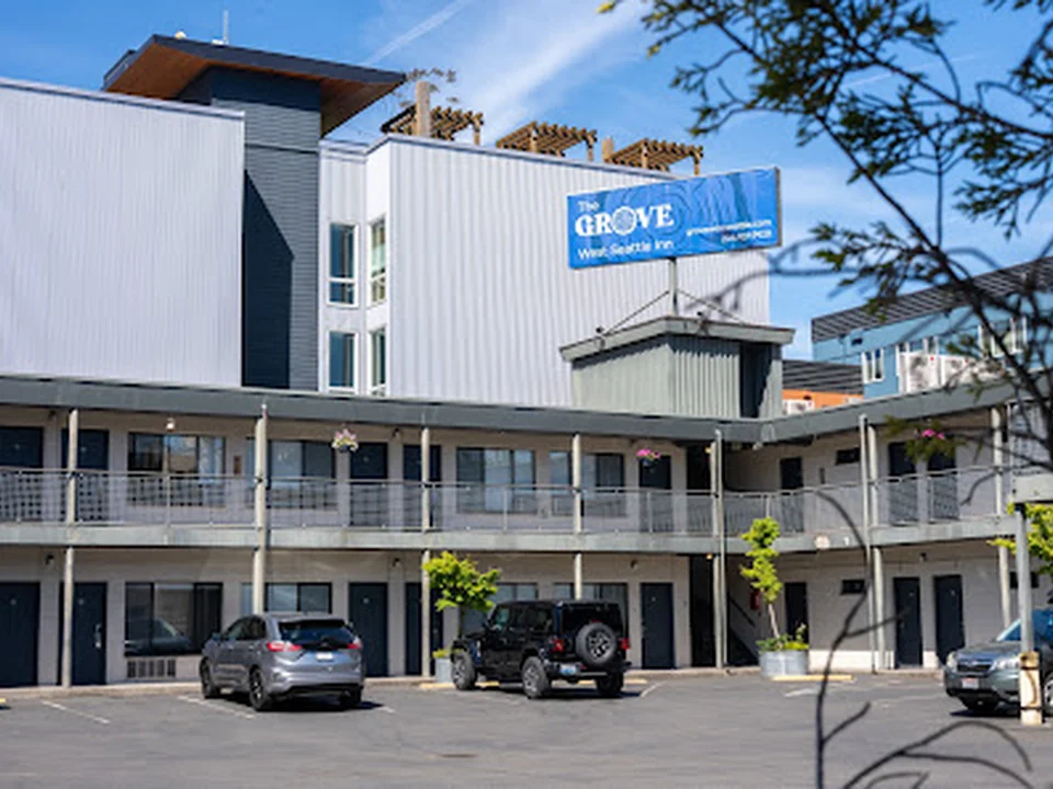 The Grove West Seattle Inn