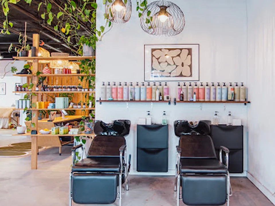 The 1994 Salon and Spa, Seattle